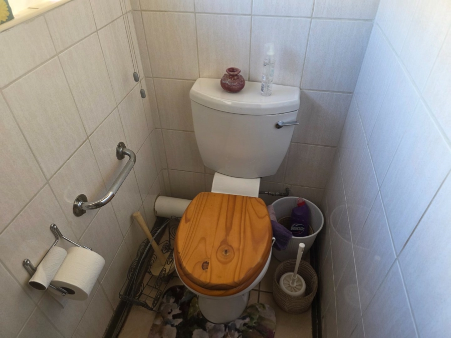 2 Bedroom Property for Sale in Langenhovenpark Free State